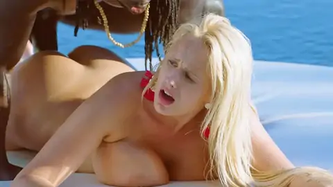 Angel Wicky Mit Multirassischem Fick-a-thon Im Urlaub