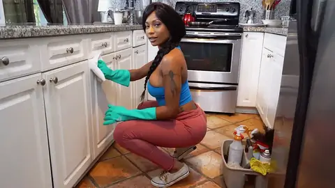 Dark-skinned-haired Mummy Gal Sarai Minx Is Cleaning The Kitchen