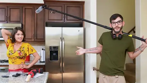 准备用机器犁黑头发的蜂蜜