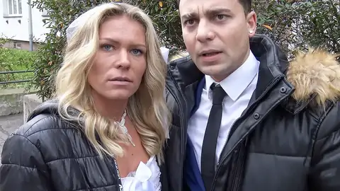 穿着婚纱和白色紧身衣的cuck喜悦