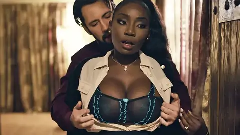 Сжимаю аппетитные кексы агента по недвижимости, чтобы заключить сделку